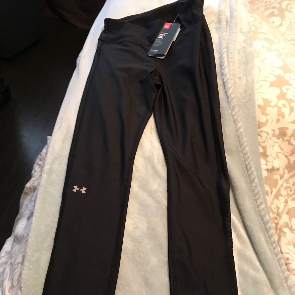 Under Armour black leggings